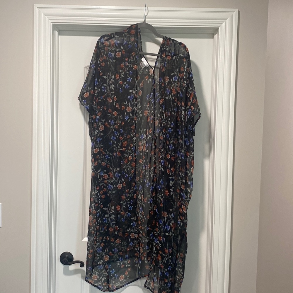 Sole Society Black Floral Kimono